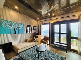 The Ridge House - A Villa Community