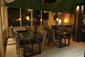 HOTEL M PLAZA MANDARMANI