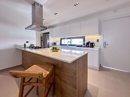 Luxury 2 Bedroom Apartment