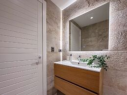 Luxury 2 Bedroom Apartment
