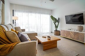 Luxury 3 Bedroom Apartment at the Beach