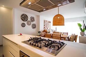 Luxury 3 Bedroom Apartment at the Beach