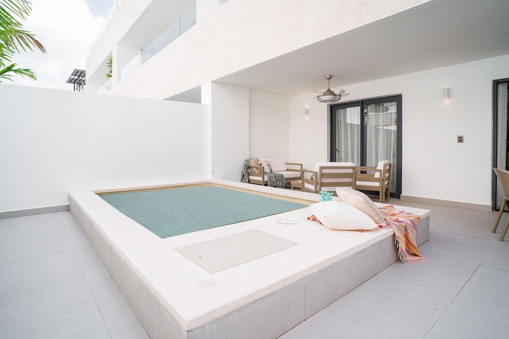 Luxury 3 Bedroom Apartment at the Beach
