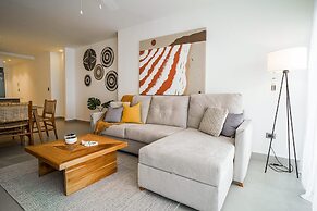 Luxury 3 Bedroom Apartment at the Beach