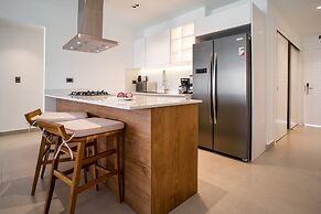 Luxury 3 Bedroom Apartment at the Beach