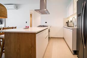 Luxury 3 Bedroom Apartment at the Beach