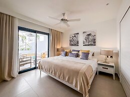 Luxury 3 Bedroom Apartment at the Beach