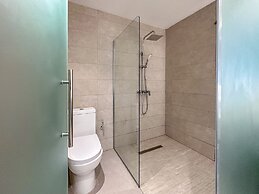 Luxury 3 Bedroom Apartment at the Beach
