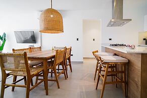 Luxury 3 Bedroom Apartment at the Beach