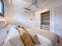 Luxury 3 Bedroom Apartment at the Beach