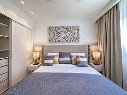 Luxury 3 Bedroom Apartment at the Beach