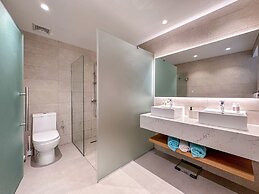Luxury 3 Bedroom Apartment at the Beach