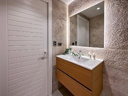 Luxury 3 Bedroom Apartment at the Beach