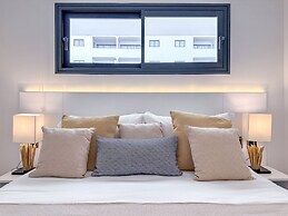Luxury 3 Bedroom Apartment at the Beach