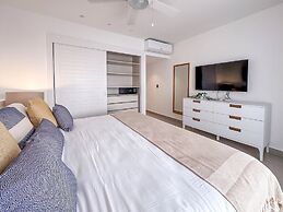 Luxury 3 Bedroom Apartment at the Beach