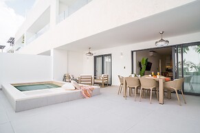 Luxury 3 Bedroom Apartment at the Beach