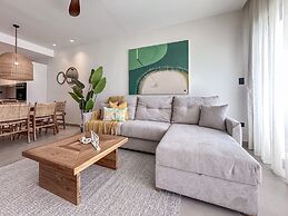 Spectacular Golf Front 3BR Apartment!