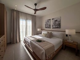 Spectacular Golf Front 3BR Apartment!