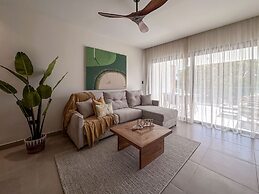 Spectacular Golf Front 3BR Apartment!