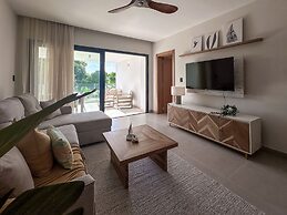 Spectacular Golf Front 3BR Apartment!