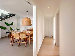 Luxury Penthouse 3 Bedroom Ocean Views