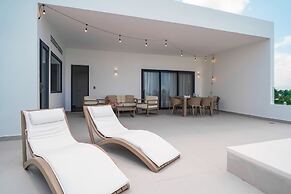 Luxury Penthouse 3 Bedroom Ocean Views