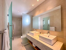 Luxury Penthouse 3 Bedroom Ocean Views