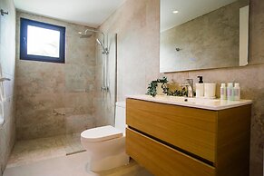 Luxury Penthouse 3 Bedroom Ocean Views
