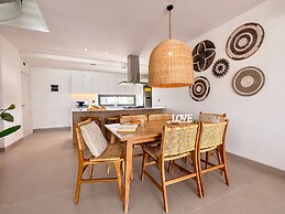 Luxury Penthouse 3 Bedroom Ocean Views
