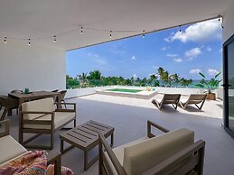 Luxury Penthouse 3 Bedroom Ocean Views