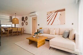 Luxury Penthouse 3 Bedroom Ocean Views