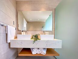 Luxury Penthouse 3 Bedroom Ocean Views