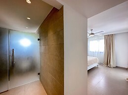 Luxury Penthouse 3 Bedroom Ocean Views