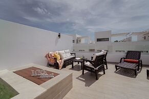Fantastic Beach Penthouse With Rooftop BBQ