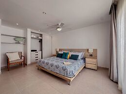 Fantastic Beach Penthouse With Rooftop BBQ