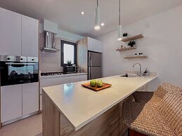 Fantastic Beach Penthouse With Rooftop BBQ