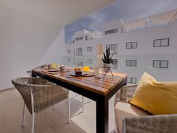 Fantastic Beach Penthouse With Rooftop BBQ