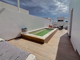 Fantastic Beach Penthouse With Rooftop BBQ