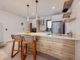 Fantastic Beach Penthouse With Rooftop BBQ
