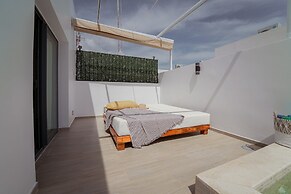 Fantastic Beach Penthouse With Rooftop BBQ