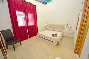 Casa Mondrian - Camere con Bagno e Piscina Privata