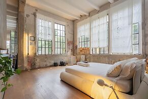 Design Loft With Private Parking by Rent all Como
