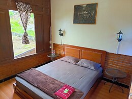 Karlie Inn