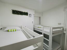 Resort’s Side Hostel near Shangrila