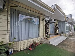 Resort’s Side Hostel near Shangrila