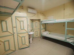 Resort’s Side Hostel near Shangrila
