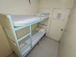 Resort’s Side Hostel near Shangrila