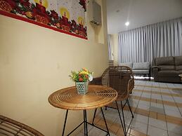 Resort’s Side Hostel near Shangrila