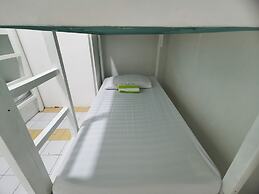 Resort’s Side Hostel near Shangrila