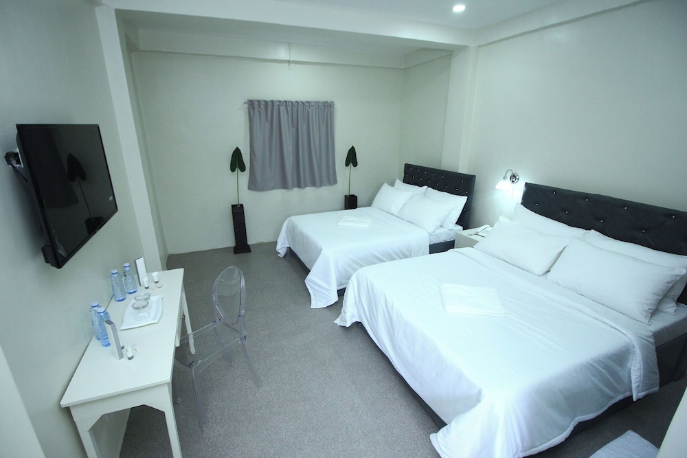 The Paragon Hotel And Restaurant